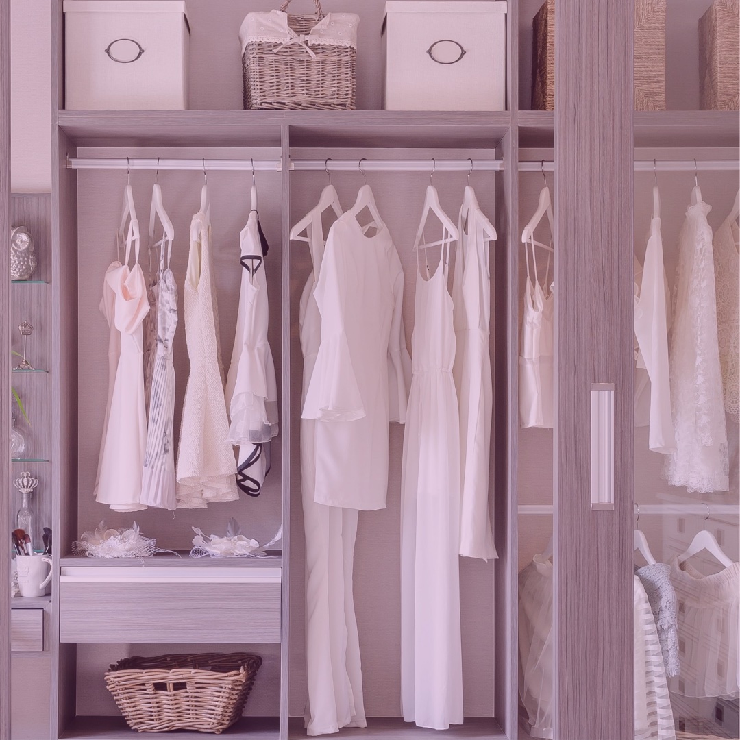 How to Clean Out Your Closet featured image